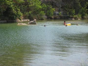 Foxfire Cabins, Texas Hill Country Cabins on the Sabinal River. Biker friendly, Family Oriented, Pet Friendly